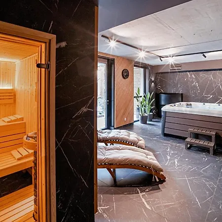 Aparthotel Lipowy Dwor 4*